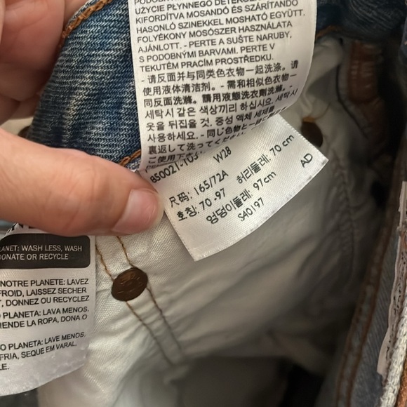 “Levi- High Rise Shorts size 28” - Picture 4 of 6